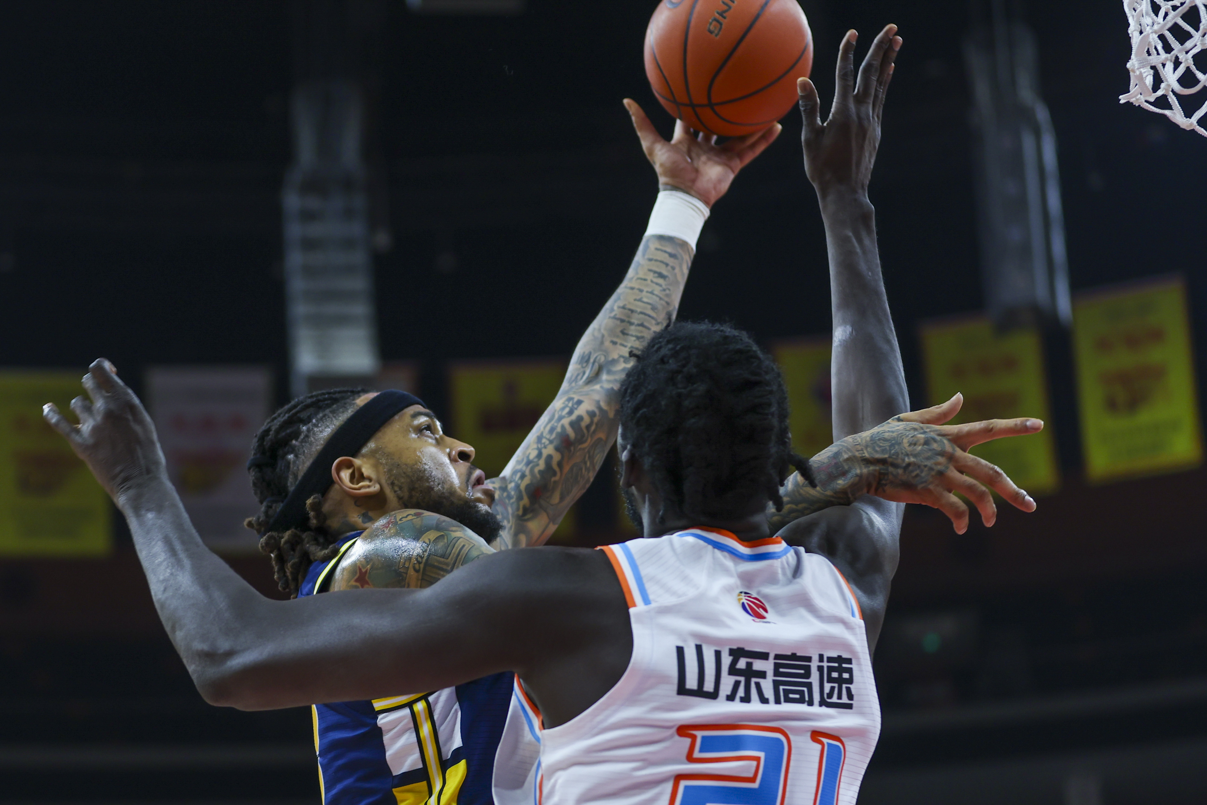 满冠体育公司-CBA常规赛国际比赛日走向成谜；武汉三镇伤情更新；悬念犹存；资深球员宣示担当(cba今晚赛程表直播)